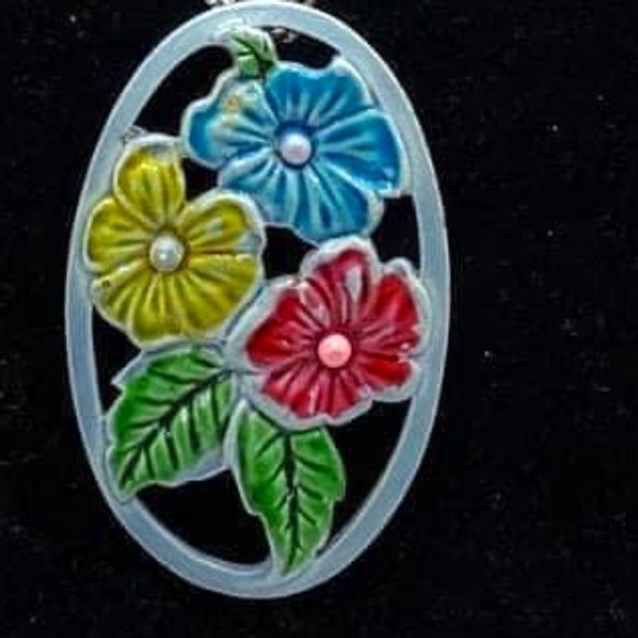 Vintage enameled metal floral pendant brooch silver tone chain necklace. - Picture 2 of 4